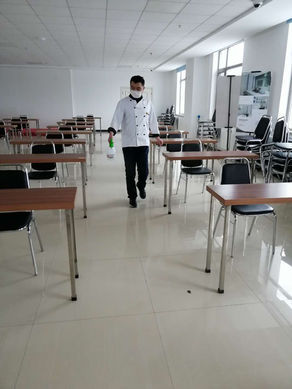 0003.复工前对食堂举行周全消毒_副本.jpg