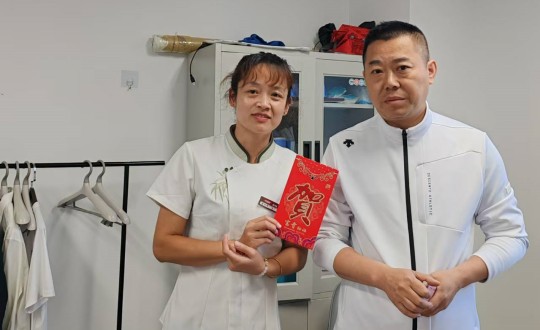 2024年9月13日，，，，，，旅馆，，，，，，全体员工，，，，，，发放中秋节福利_副本.jpg